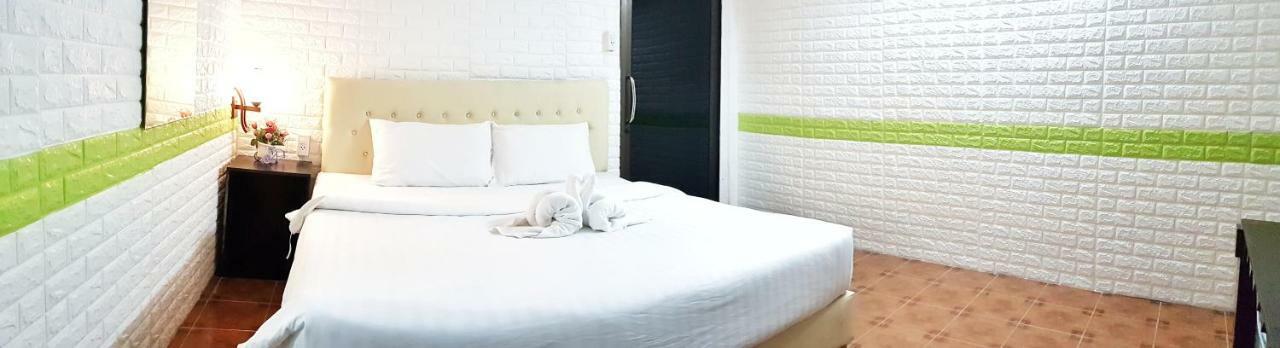 Green Box Capsule Hostel & Hotel เวียงจันทน์ ภายนอก รูปภาพ